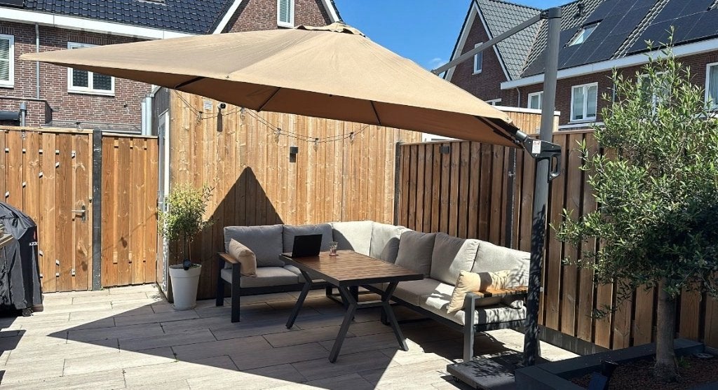 Parasol 300x300 carbon black/taupe, Ophalen, Verstelbaar, 3 tot 4 meter, Zweefparasol