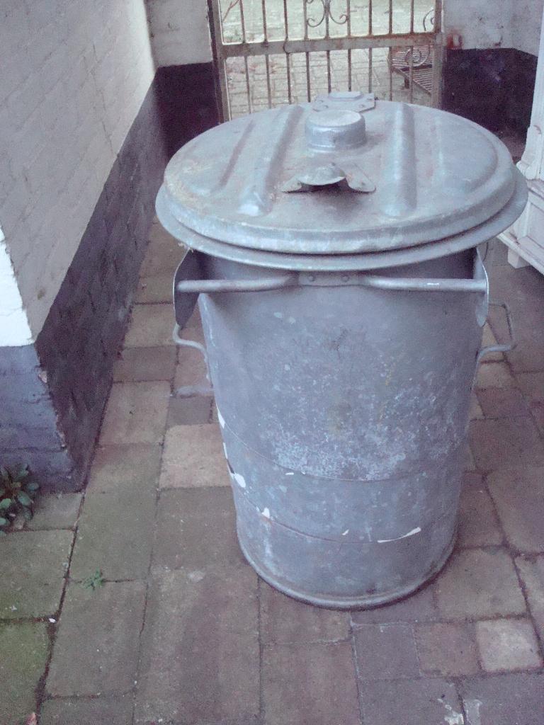 aparte vuilnisemmer niet de standaard vuilnisemmer, Ophalen, Nieuw