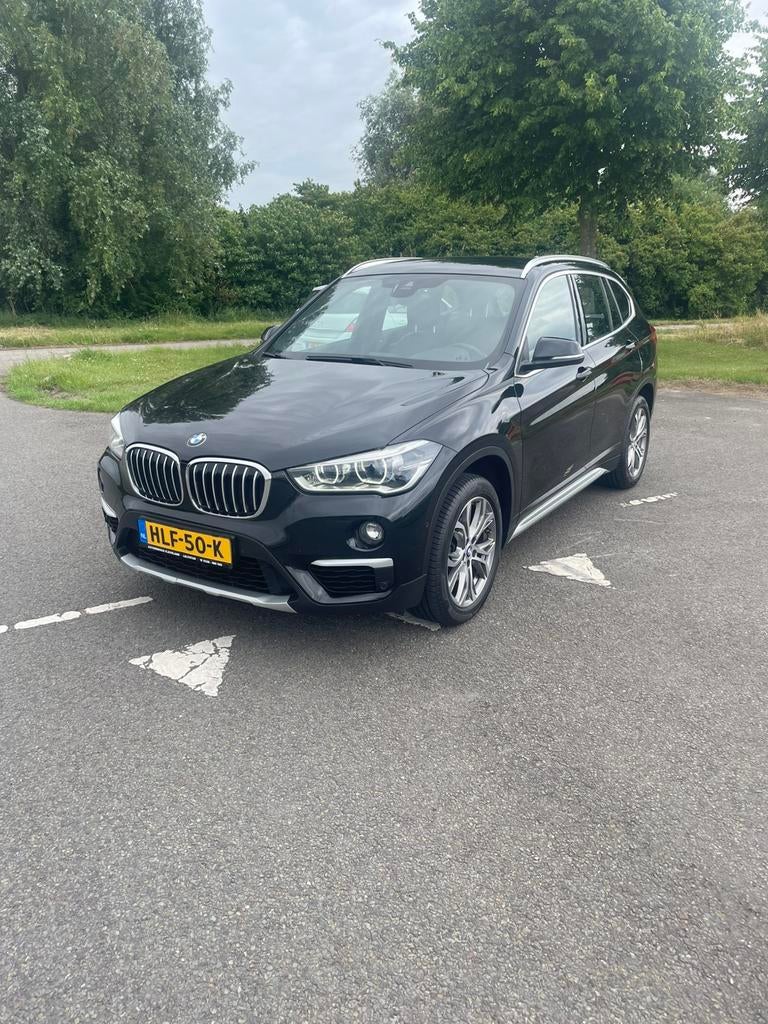 BMW X1 Sdrive18d 150pk Aut 2017 Zwart, Auto's, 4 cilinders, 1445 kg, Diesel, Particulier