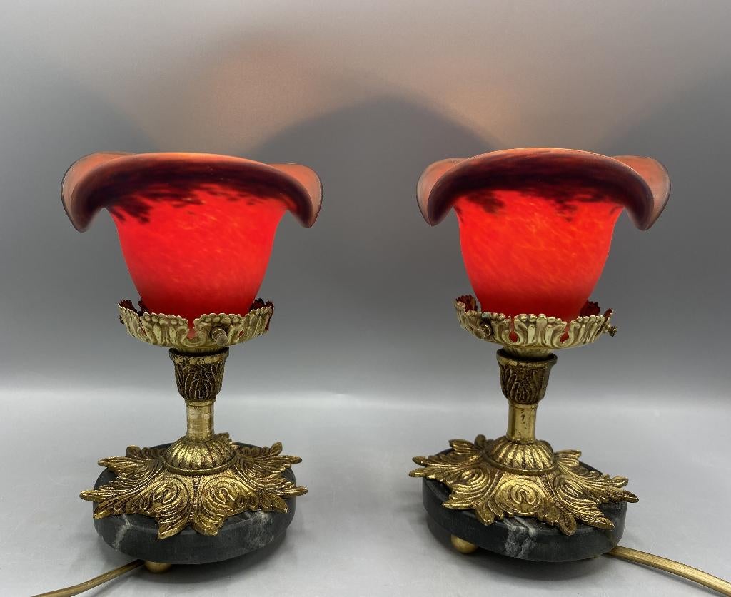2 Art Nouveau Tafellampen Rood Glas Messing & Marmeren Voet, Antiek en Kunst, Antiek | Lampen, Ophalen of Verzenden