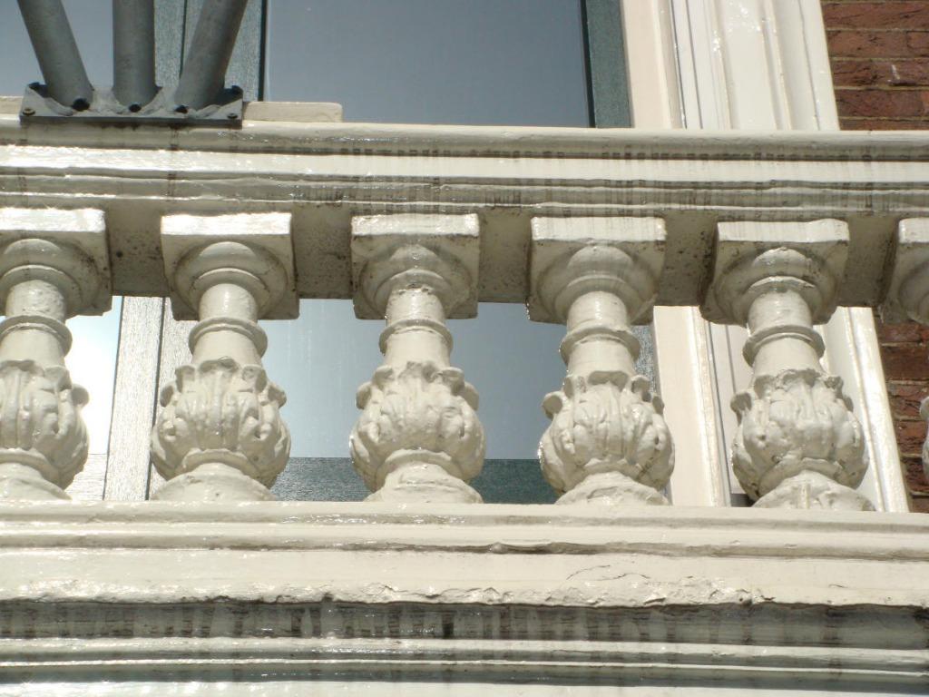 Foto 6 van Balkon,hekwerk,baluster,vide,veranda,hout,balustrade,leuning