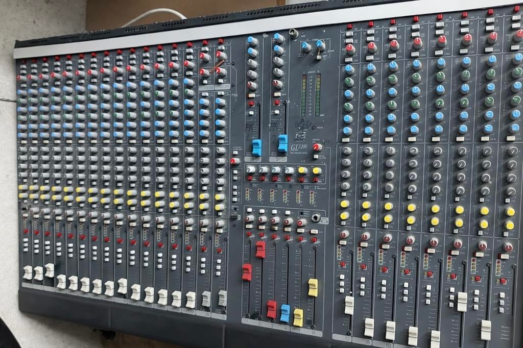 Allen & Heath GL2200 Mixer met Flightcase, Ophalen of Verzenden, Gebruikt, 20 kanalen of meer, Microfooningang