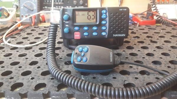 Marifoon Navman 7100 met vdes kanalen en uw atis er in!, Watersport en Boten, Navigatiemiddelen en Scheepselektronica, Ophalen of Verzenden