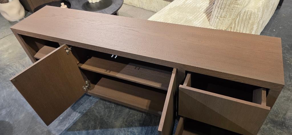 Dressoir Eikenhout 200 cm – Lichtbruin | Showmodel, Eikenhout, Met deur(en), Bornsestraat 31, Jarameubeloutlet@hotmail.com