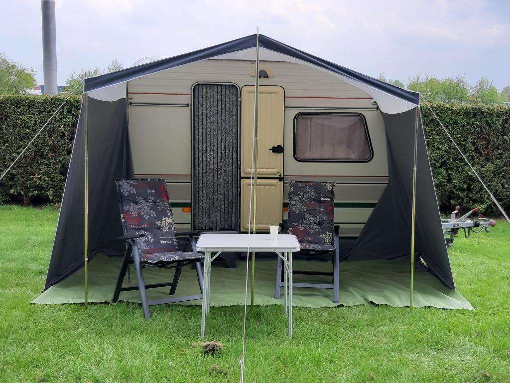 TE HUUR Compacte caravan / 2 persoons caravan huren