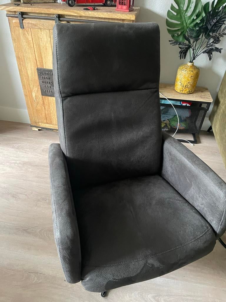 Comfortabele fauteuil met relaxfunctie, Huis en Inrichting, Fauteuils, Zo goed als nieuw, Leer, Stof, 50 tot 75 cm, Minder dan 75 cm