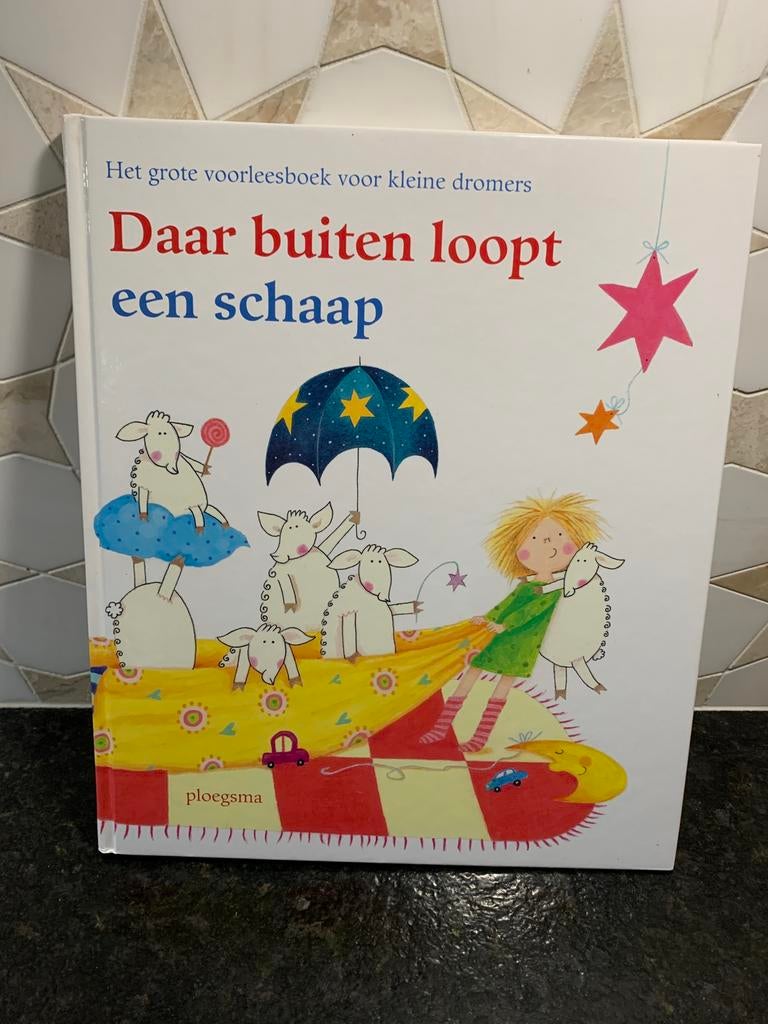 Grote Voorleesboek “Daar buiten loopt een schaap “, Boeken, Ophalen of Verzenden, Zo goed als nieuw