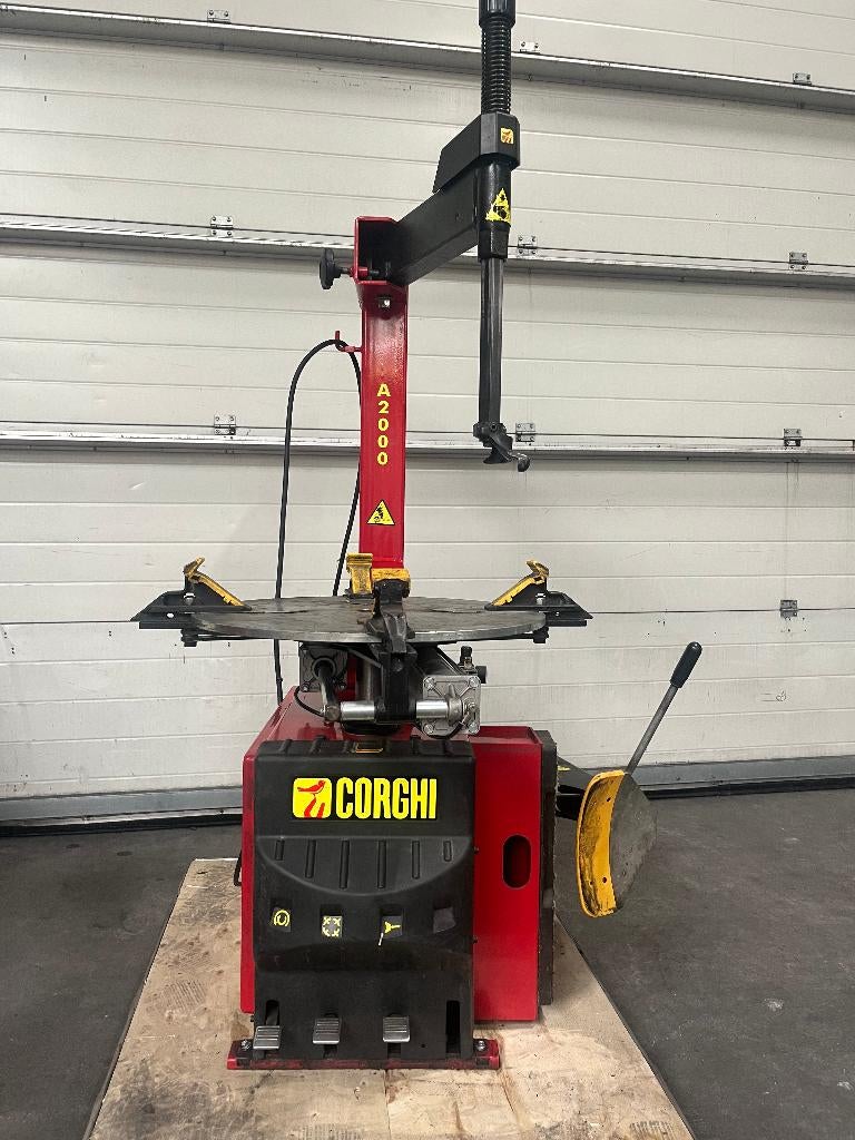 Corghi A2000 Banden demonteermachine en CEMB K7 balanceer, Ophalen, Gebruikt, Paderbornstraat 1, Info@wolftools.nl