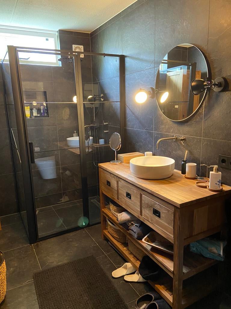 Badkamer renovatie,timmerman tegelzetter loodgieter