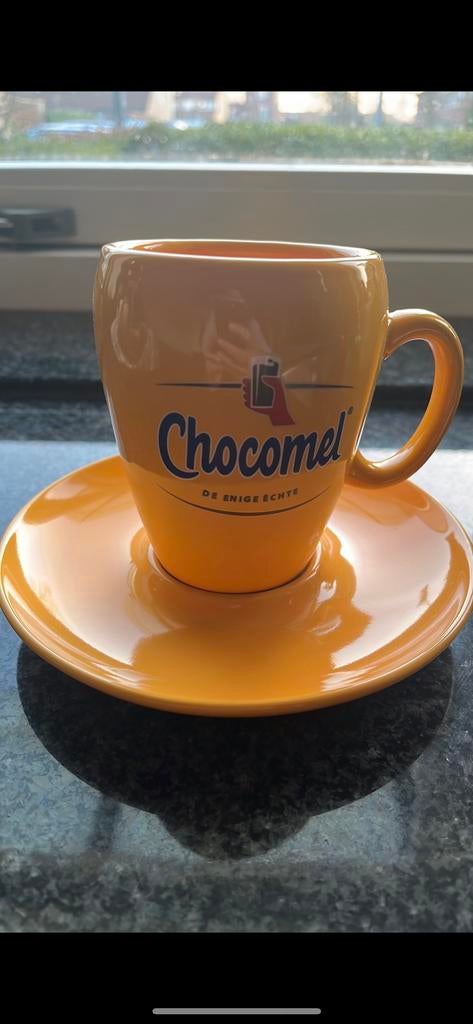 Nieuwe Chocomel beker met schotel, Huis en Inrichting, Keuken | Servies, Ophalen, Keramiek, Nieuw, Overige stijlen
