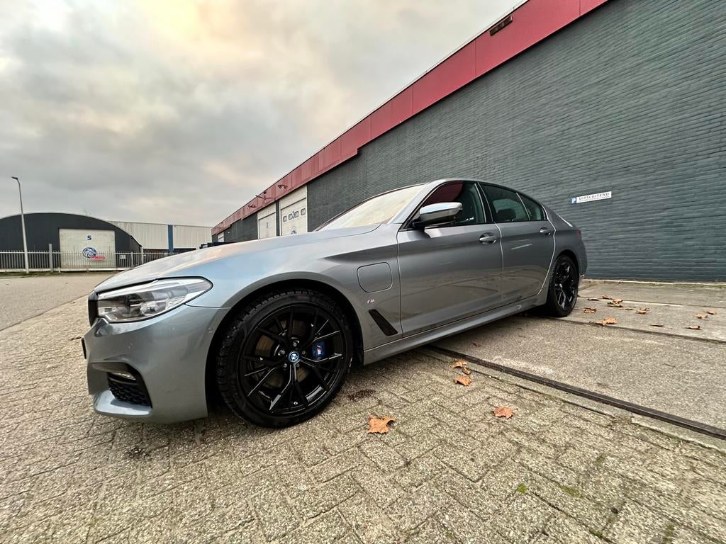 Originele BMW M Velgen met Winterbanden - 5 Serie (2018), Gebruikt, 275 mm, Banden en Velgen, Winterbanden