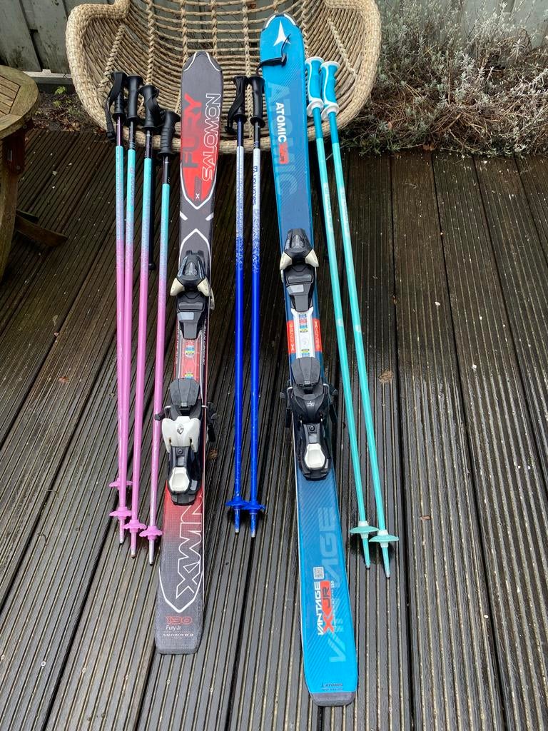 Twee paar kinder ski's met stokken - 130 & 150 cm, Sport en Fitness, 140 tot 160 cm, Gebruikt, Carve, Skiën