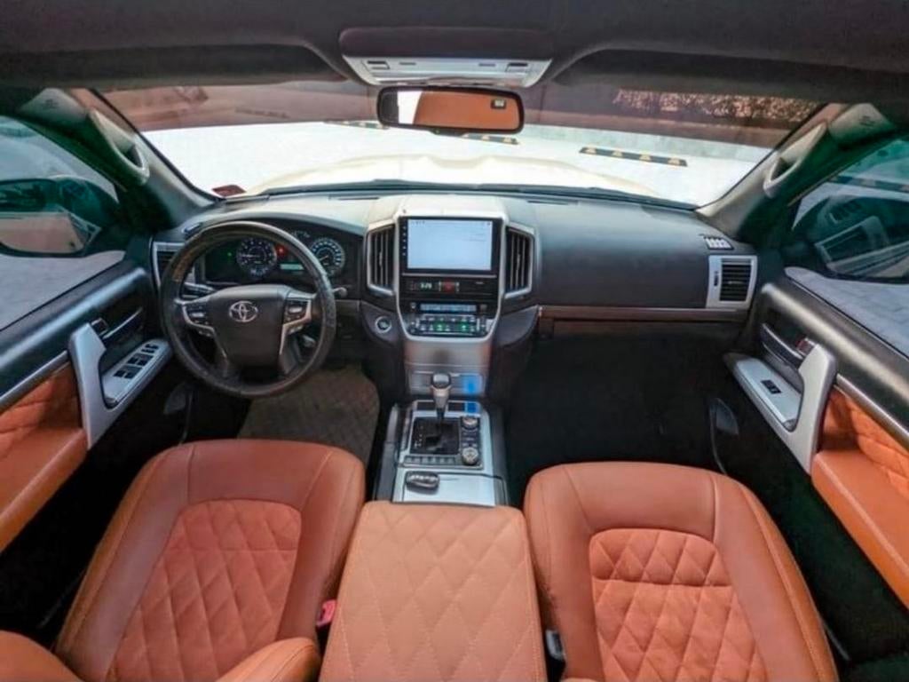 Foto 10 van Toyota Landcruiser V8 Petrol 4.7L unieke Youngtimer