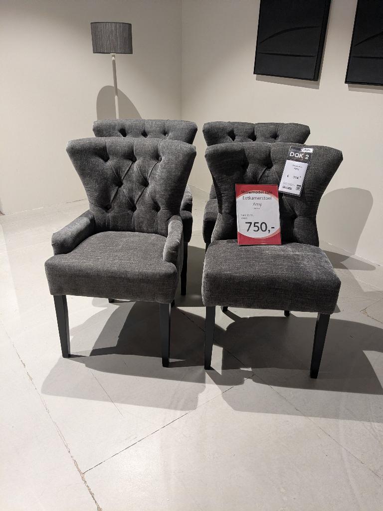 VERLAAGD IN PRIJS SHOWROOMSET 4  GRIJZE EETKAMERSTOELEN, Ophalen, KLASSIEK, Nieuw, Vier