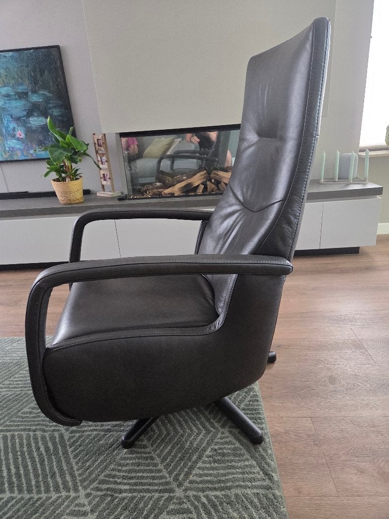 Leren relaxfauteuil met sta op hulp