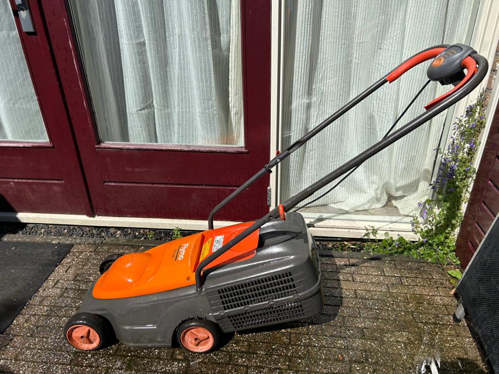 FLYMO RE 330 ELEKTRISCHE GRASMAAIER, Tuin en Terras, Ophalen, Cirkelmaaier, Gebruikt, Elektrische grasmaaier