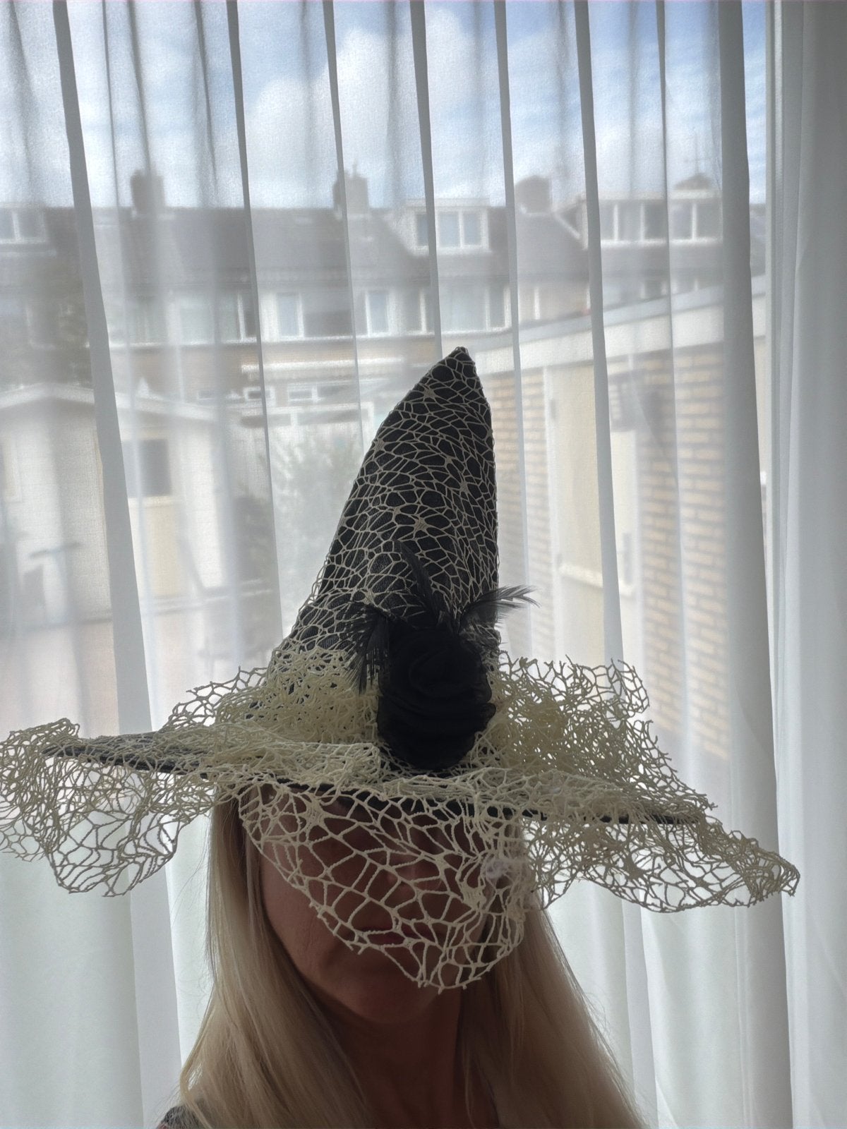 Unieke Heksenhoed met Spinnenweb Design, Ophalen of Verzenden, Zo goed als nieuw, Handschoenen, Hoed of Pet