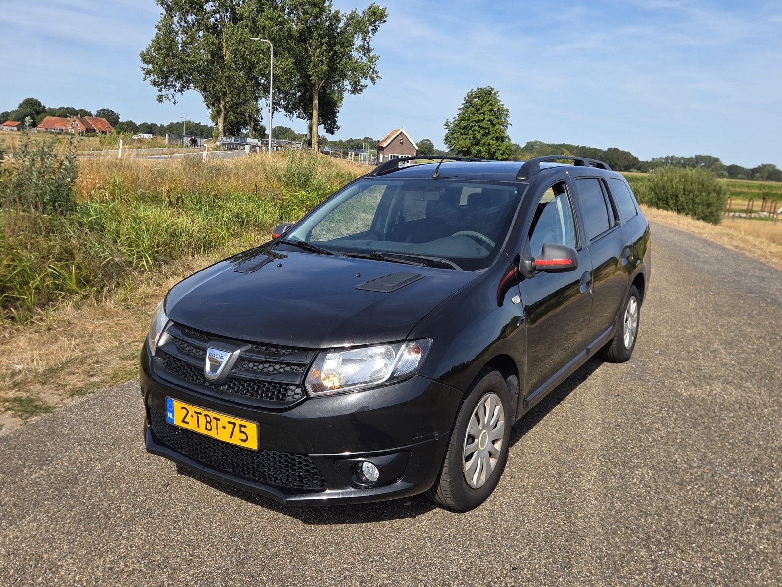 Dacia Logan 0.9 66KW TCE MCV 2014 Zwart, Voorwielaandrijving, 898 cc, Stof, 40 €/maand