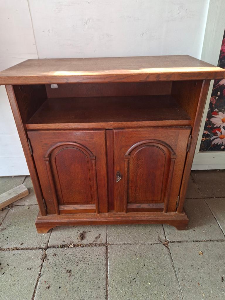 Gratis eiken tv meubel - opknapper, Huis en Inrichting, Gebruikt, Eikenhout, Minder dan 100 cm, 25 tot 50 cm