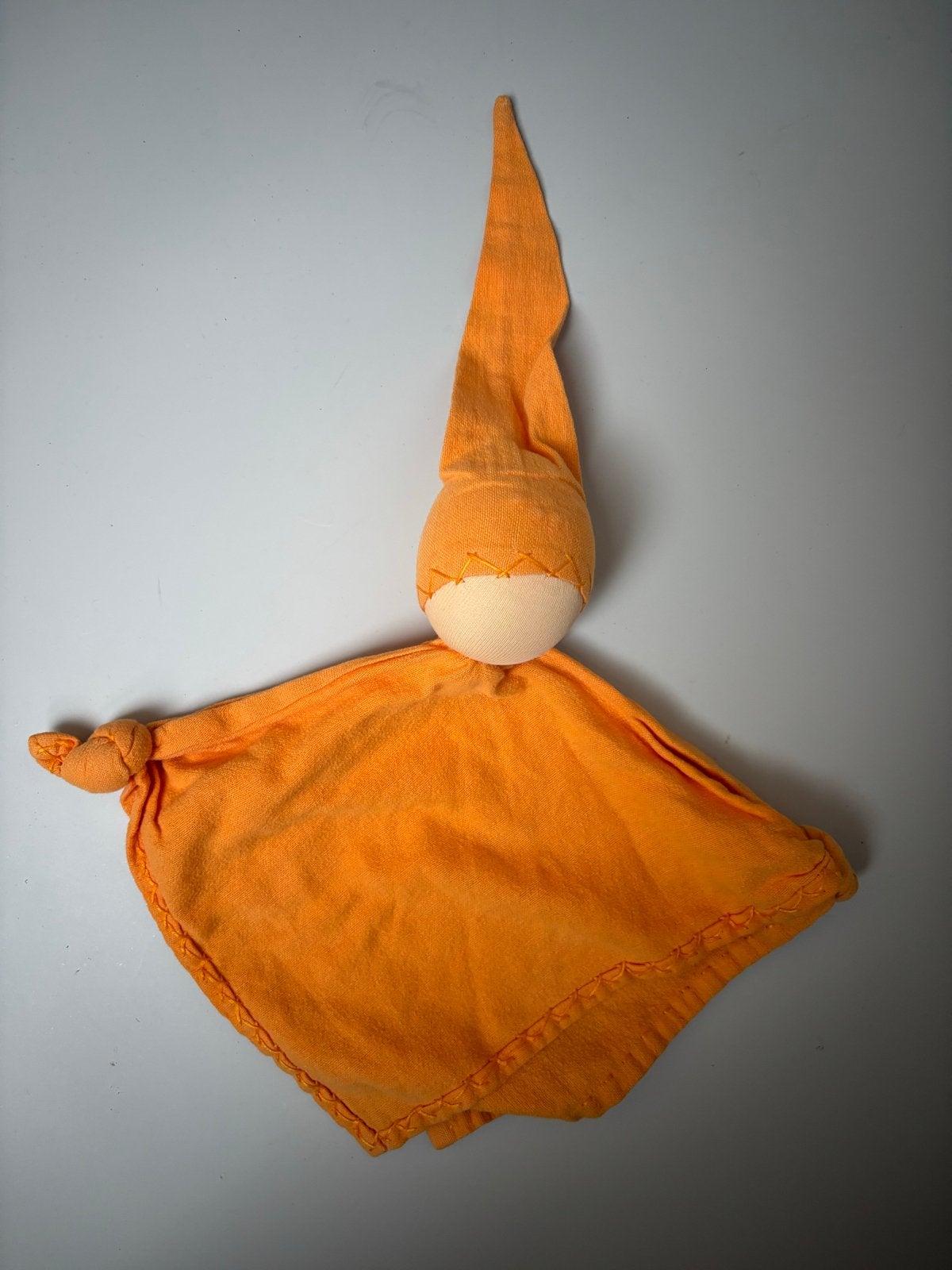 Antroposofisch popje knuffeldoekje oranje, Ophalen of Verzenden, Zo goed als nieuw, Overige typen
