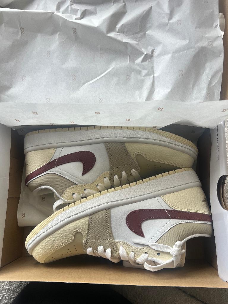 nike jordan 1 low, Beige, Nike, Ophalen of Verzenden, Sneakers of Gympen