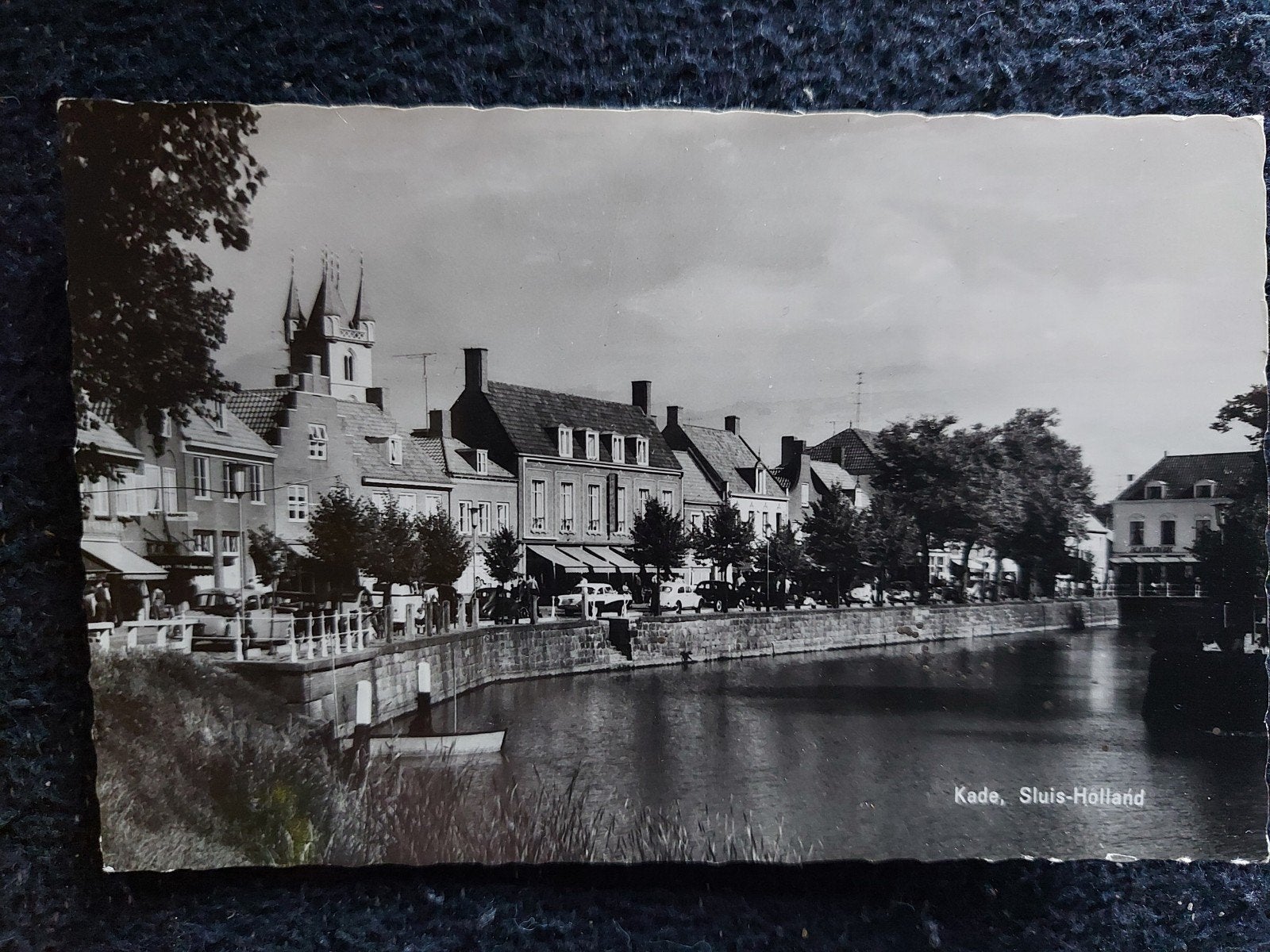 Oude Ansichtkaart Sluis-Holland: Kade met Gebouwen, Ophalen of Verzenden, Zeeland