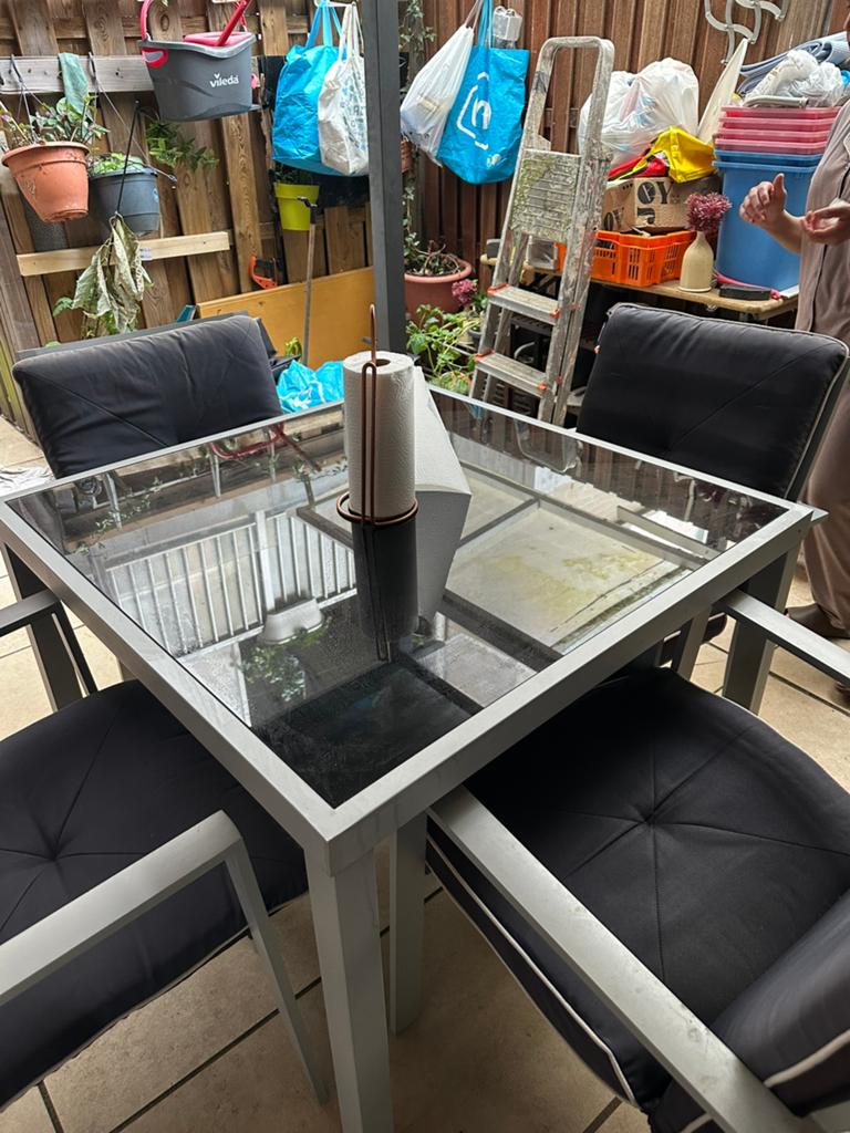 tafel te koop, Ophalen, 4 zitplaatsen, Aluminium, Bijzettafel