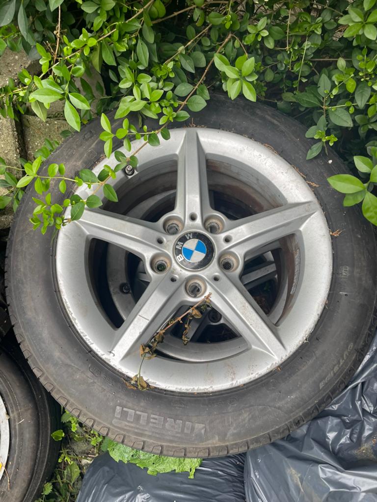 Bmw 16 inch pirelli banden 4 stuks, Ophalen of Verzenden