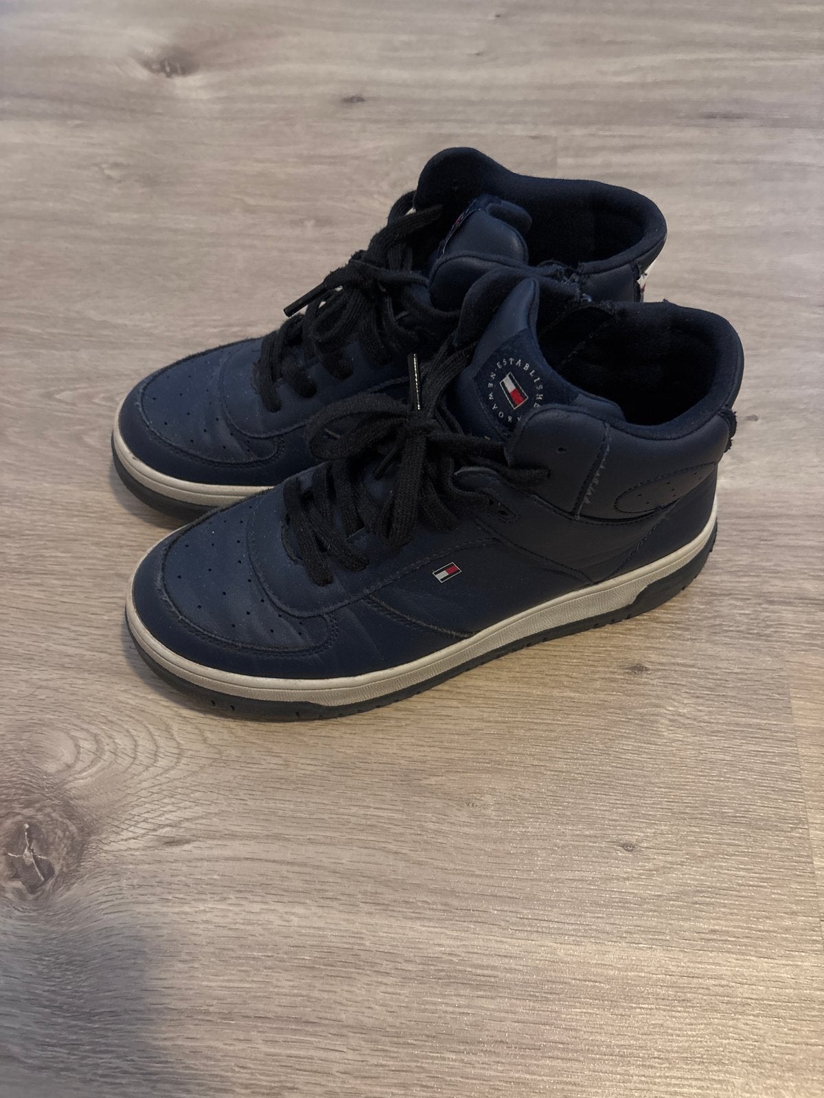 Tommy Hilfiger sneakers maat 38, Gebruikt, Schoenen, Ophalen of Verzenden, Jongen