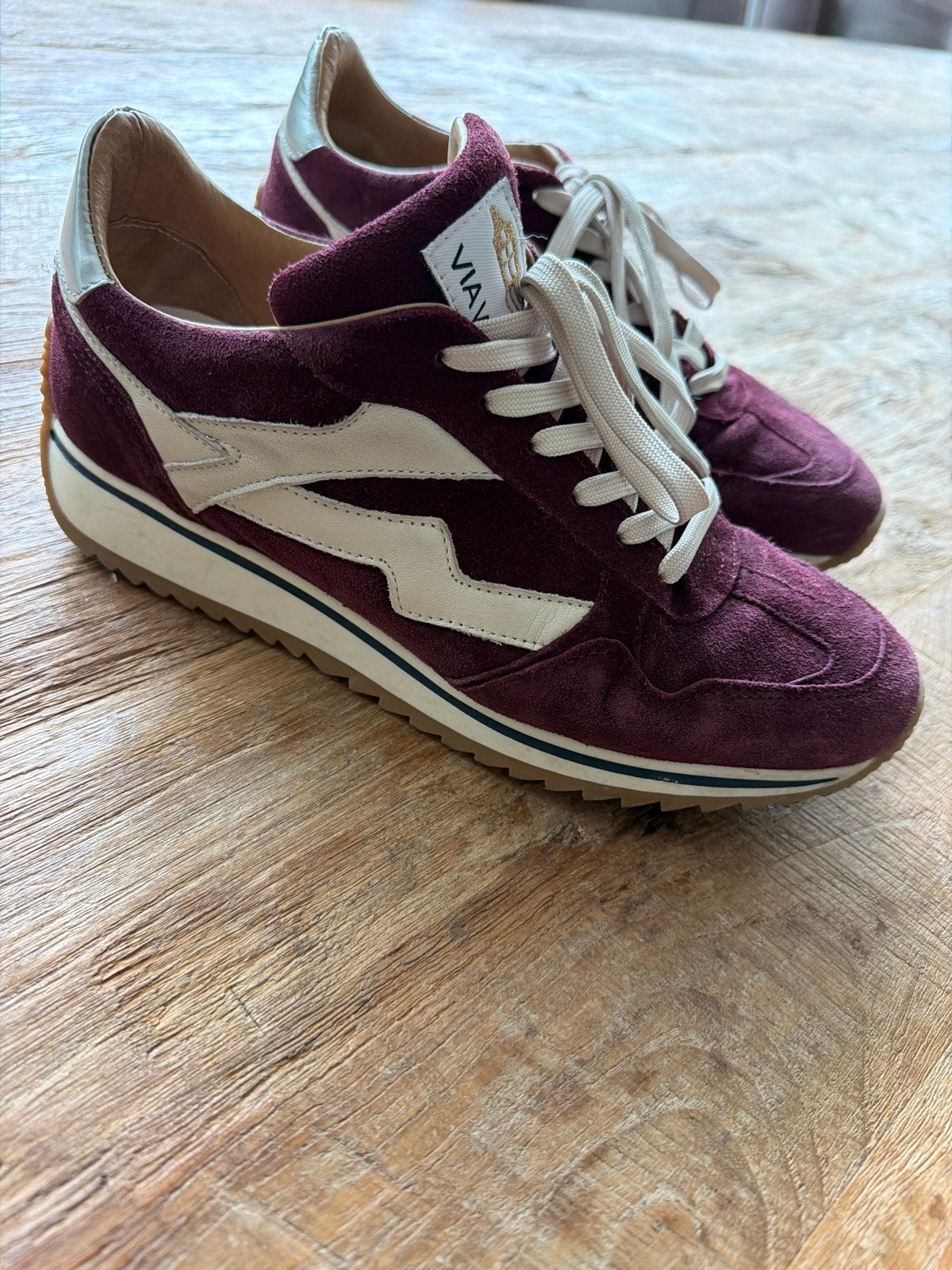 VIA VAI Sneakers - Bordeauxrood Suède - Maat 39, Ophalen of Verzenden, Zo goed als nieuw, Rood, Sneakers of Gympen