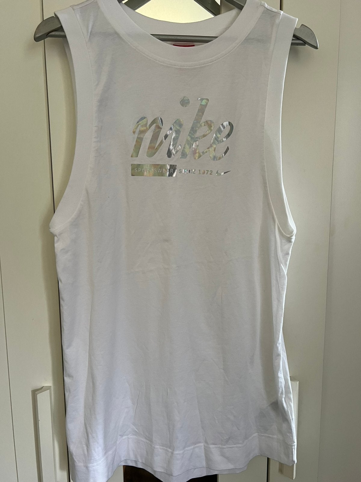 Nike mouwloos shirt wit zilver maat S nieuw, Wit, Nieuw, Ophalen of Verzenden, Zonder mouw