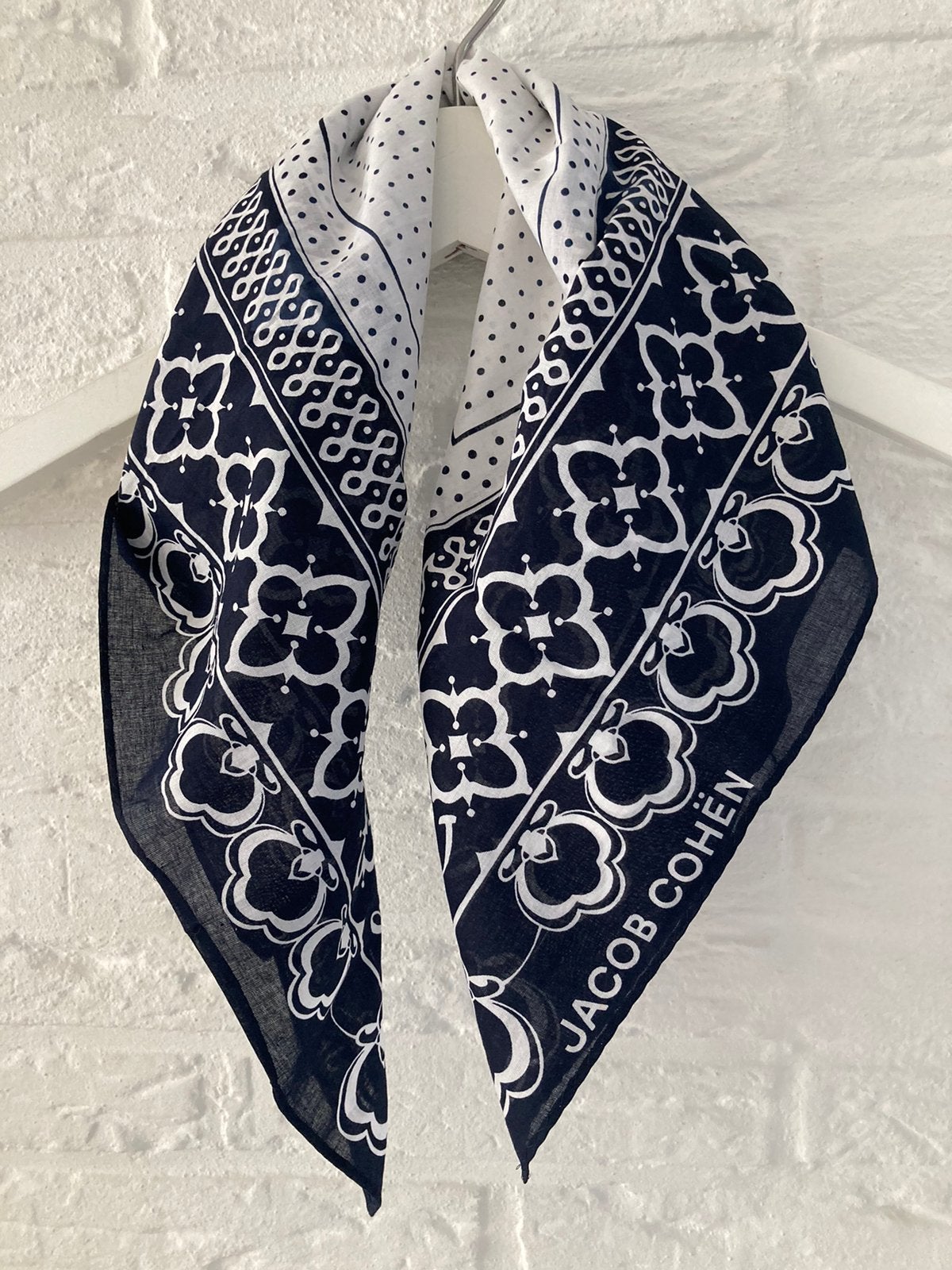 Bandana sjaal Jacob Cohën KLASSIEK, Ophalen of Verzenden, Zo goed als nieuw, Maat 38/40 (M), Sjaal