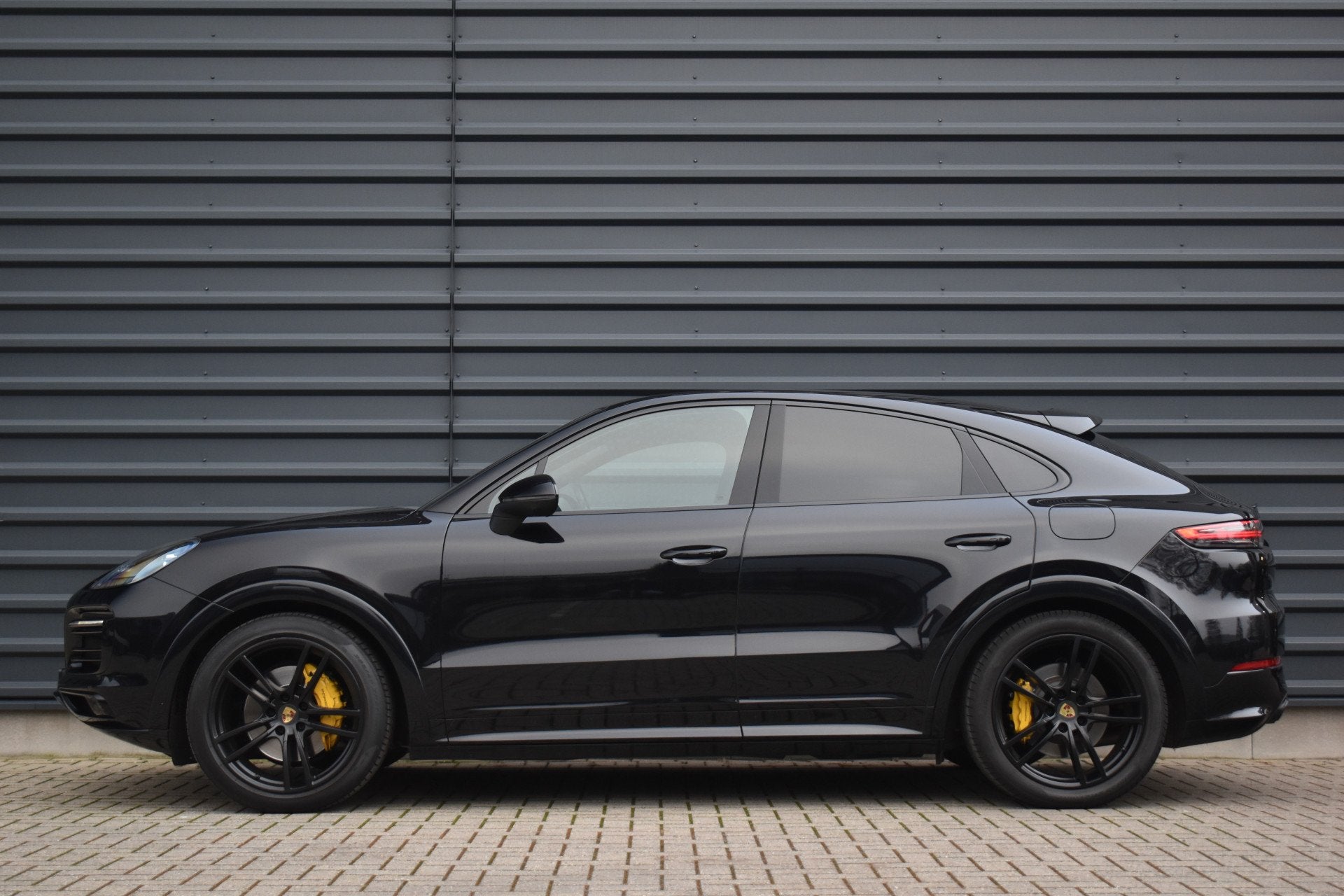 Porsche Cayenne Coupé 3.0 E-Hybrid 462pk SportDesign | Pano, Automaat, Cayenne, 14 kWh, Gebruikt