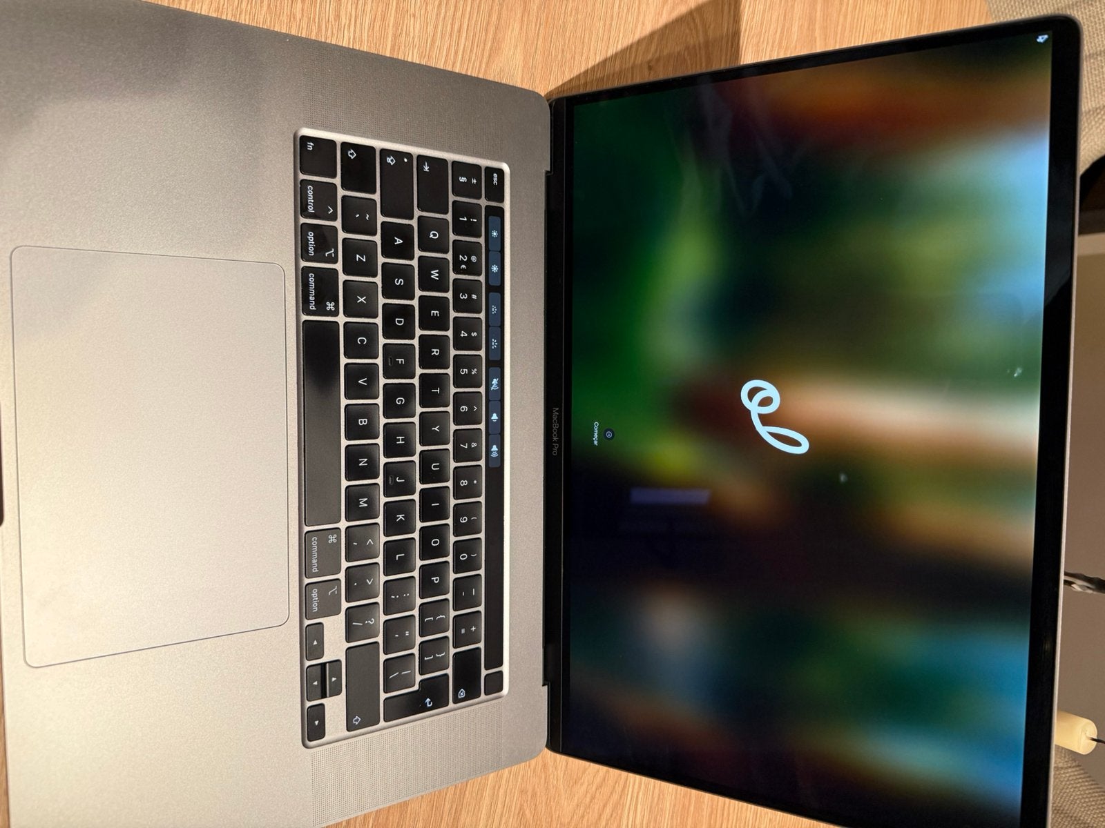 Foto 5 van Macbook Pro 16 Inch 2.6GHZ i7 512GB 16GB RAM Zilver (2019)