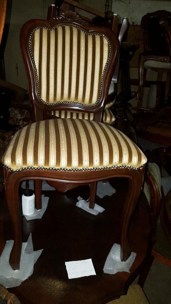 4 klassiek noten eetkamers stoelen, Ophalen