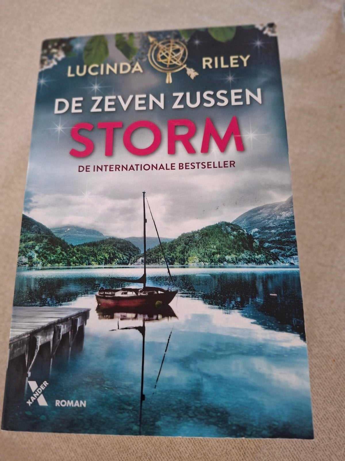 Lucinda Riley - De zeven zussen 2 - Storm, Boeken, Ophalen of Verzenden, Zo goed als nieuw