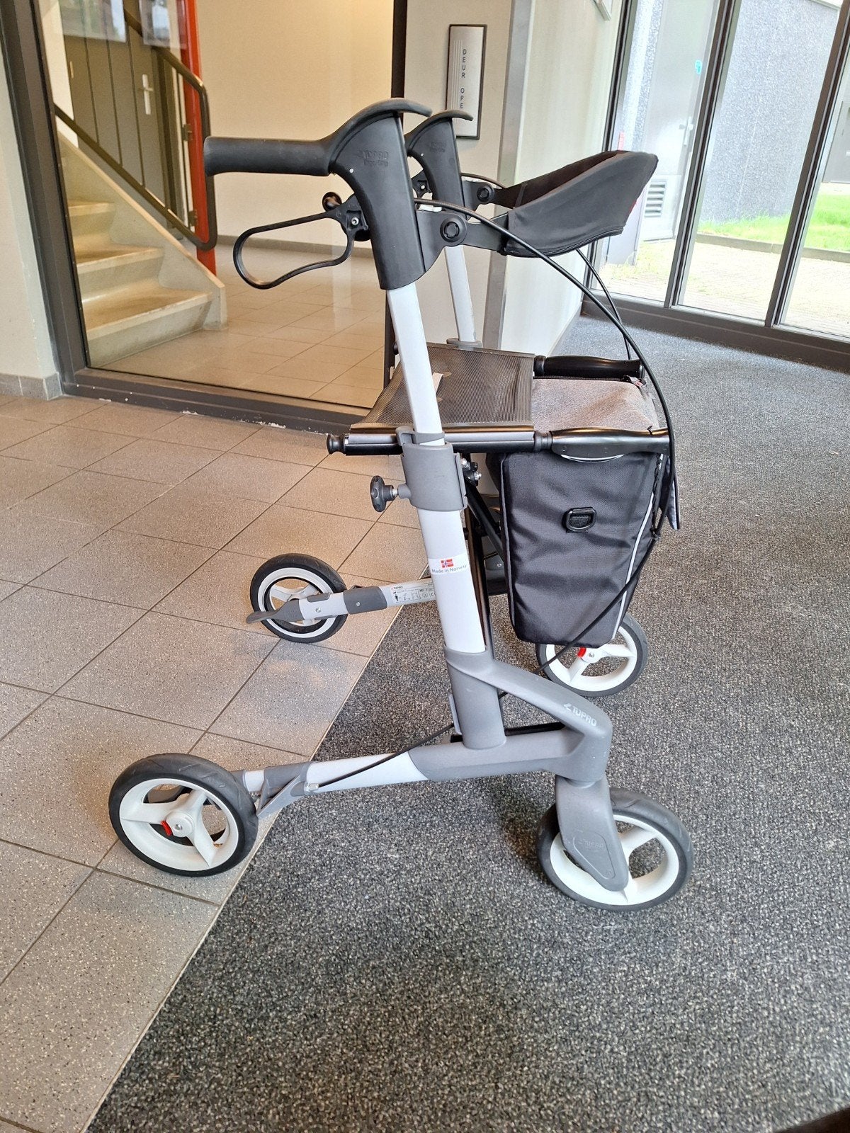 Rollator lichtgewicht topra troja 5Glees beschrijving NW.ST