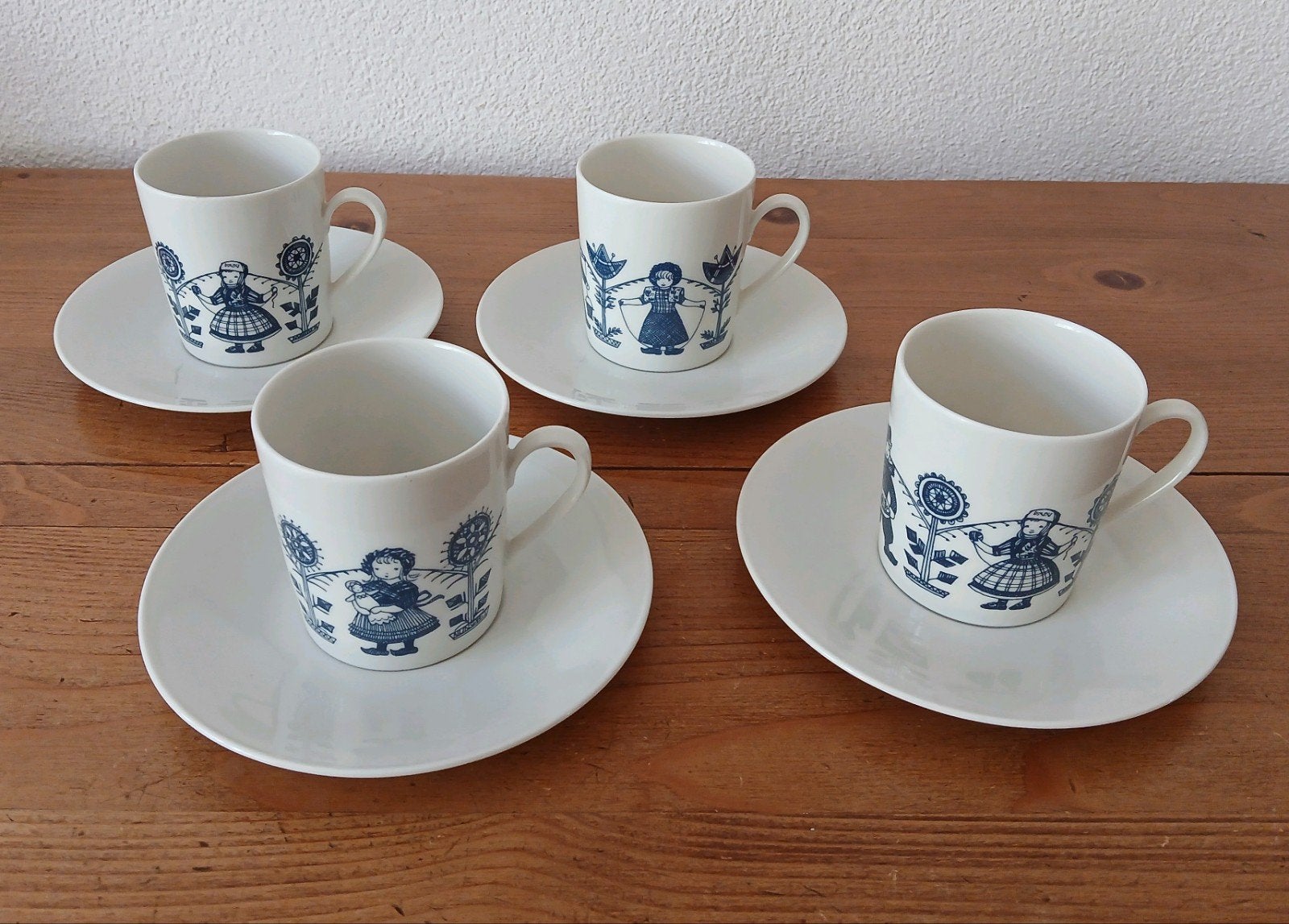 4 kop en schotels, klederdrachten, Ophalen of Verzenden