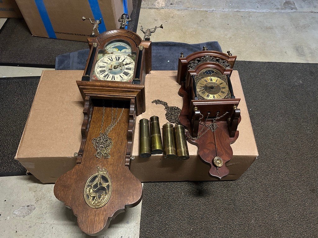 TWEE antieke en vintage wandklokken, Antiek en Kunst, Ophalen of Verzenden