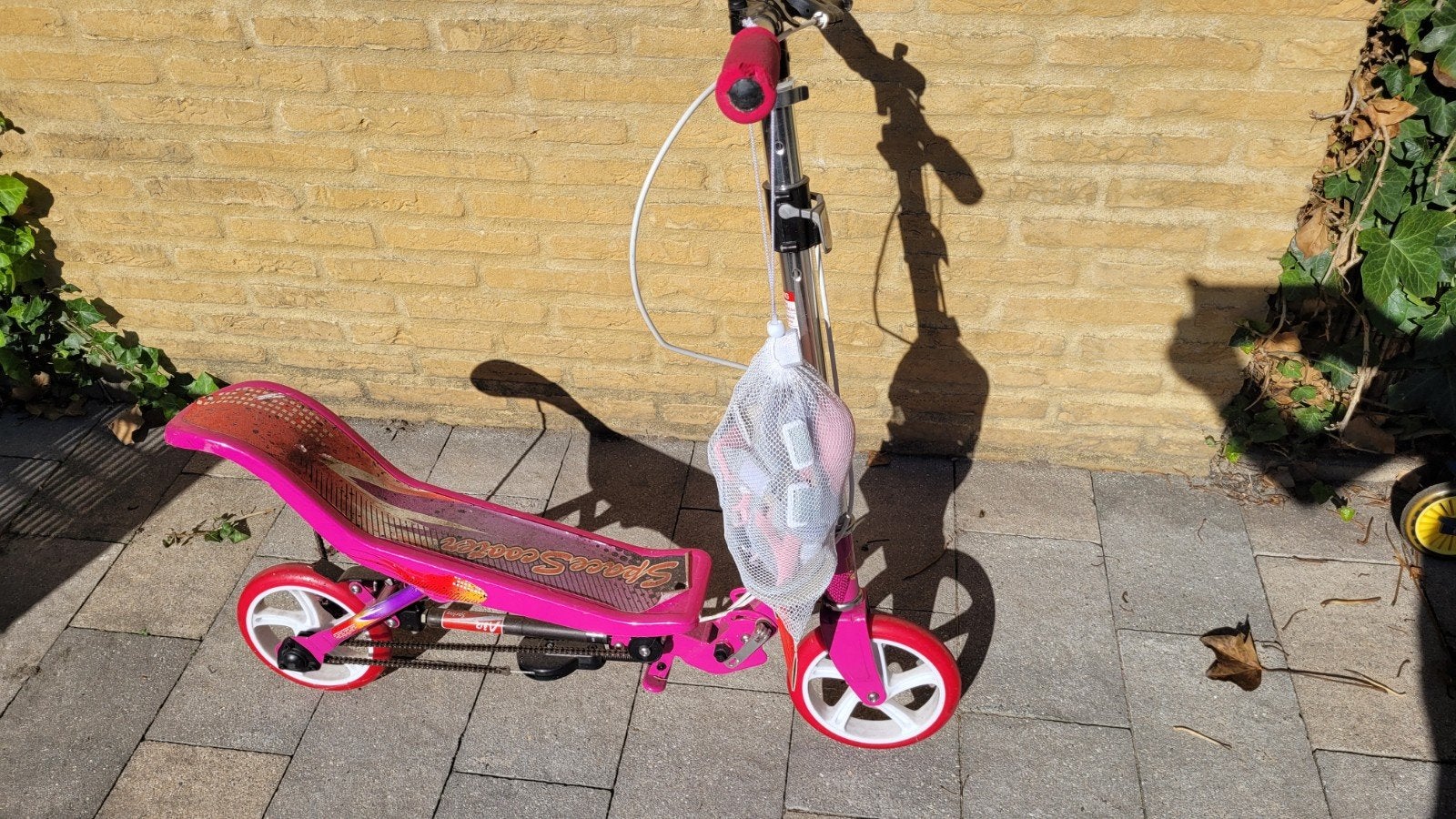 Space Scooter roze met beschermset maat M, Ophalen, Gebruikt, Gewone step, Space Scooter