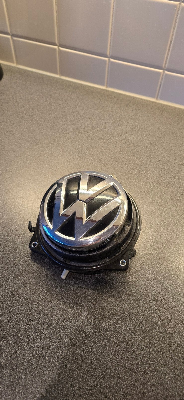 Volkswagen achterklep logo 5G9827469D, Ophalen of Verzenden, Gebruikt, Volkswagen