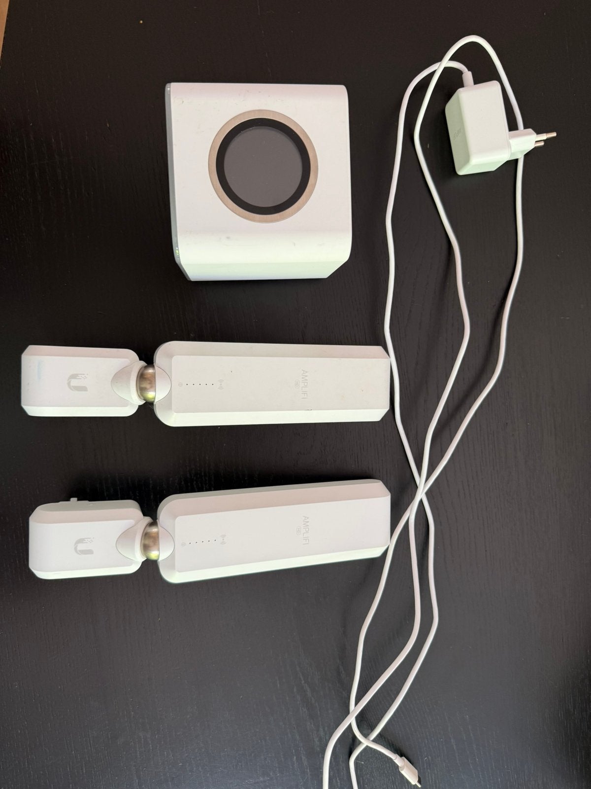 Amplifi router met 2 meshpoints, Computers en Software, Routers en Modems, Ophalen, Zo goed als nieuw