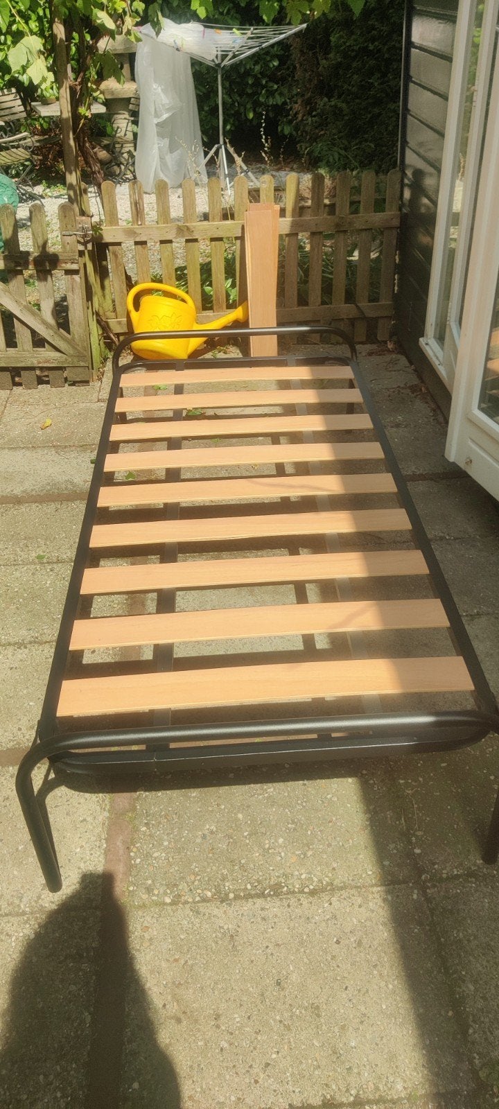 Twee eenpersoons gastenbedden met metalen frame, Ophalen, Eenpersoons, 200 cm, Metaal