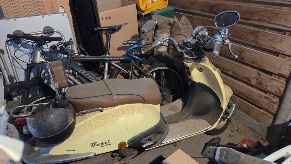 Fosti Retro scooter - aandrijving kapot, Fietsen en Brommers, Scooters | Overige merken, Ophalen, Gebruikt, Benzine, Fosti retro
