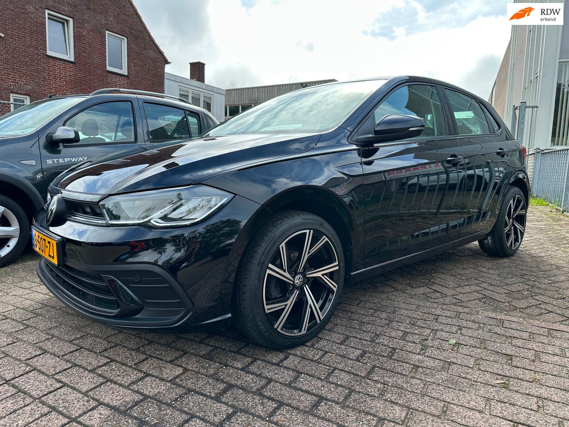 Volkswagen Polo 1.0 TSI R-Line * LMV * PDC * DIGITAAL DASHBO, Auto's, Dealer onderhouden, Stof, Gebruikt, Euro 6