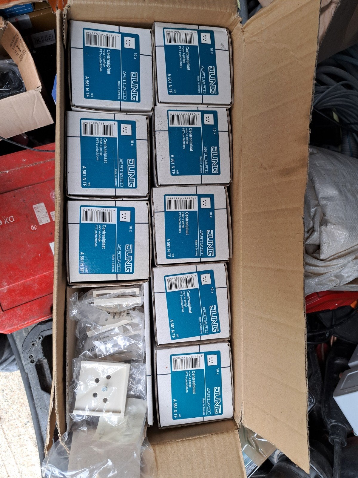 88 stuks Jung centraalplaat voor 4-polige PTT-cont, Ophalen of Verzenden, Nieuw, Jung, Overige typen