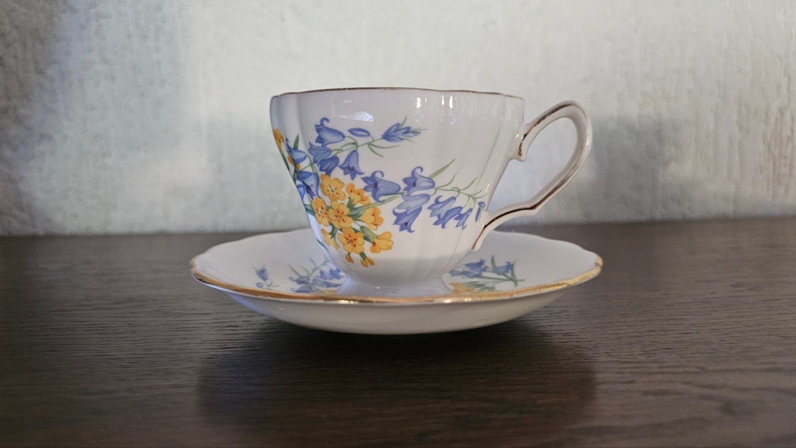 Vintage Crown Royal theekopje met schotel - bloemmotief, Ophalen