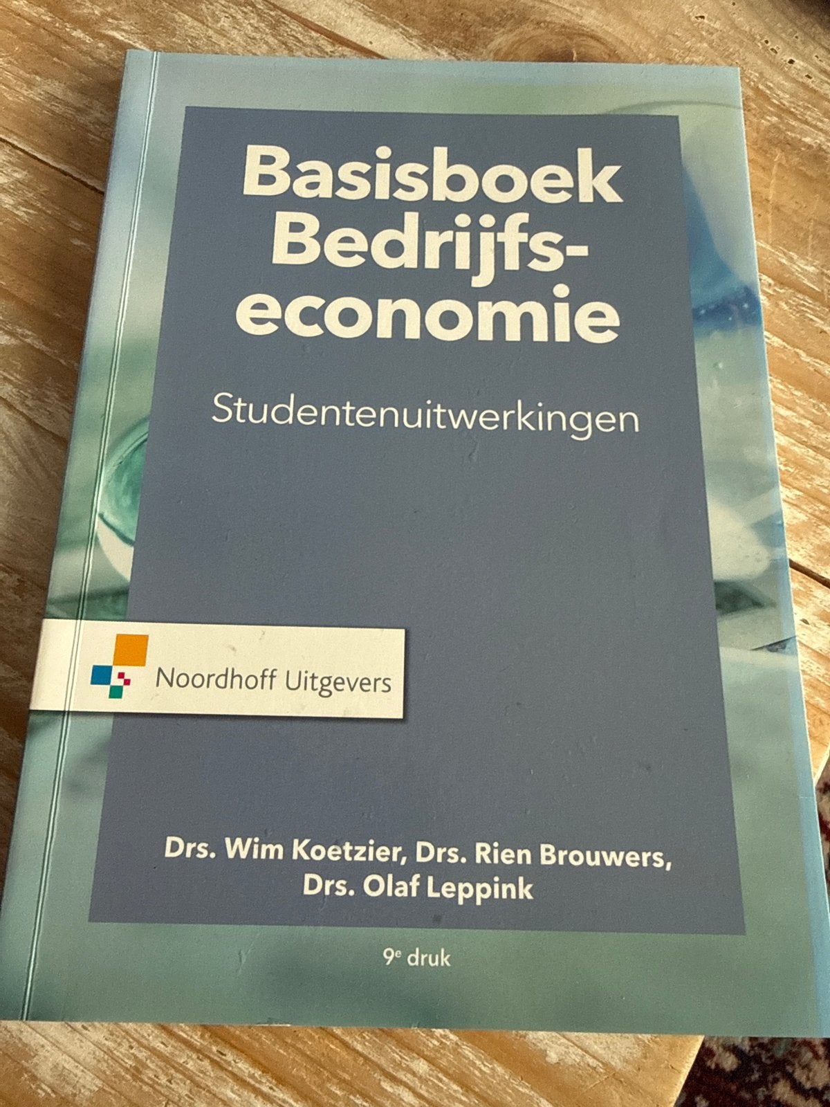 Basisboek Bedrijfseconomie - Studentenuitwerkingen 9e druk, Ophalen of Verzenden, Gamma, Zo goed als nieuw, HBO