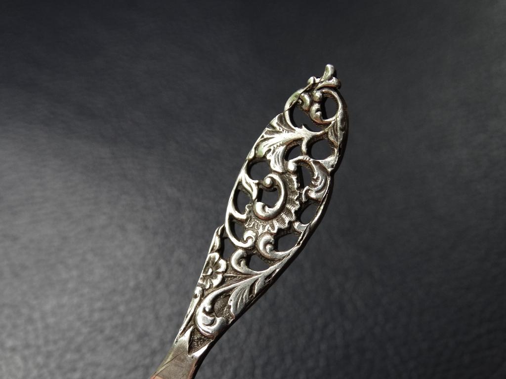 Zilveren theeschep theeduim opengew. bloemsteel, 1937 zilver, Antiek en Kunst, Antiek | Goud en Zilver, Verzenden, Zilver