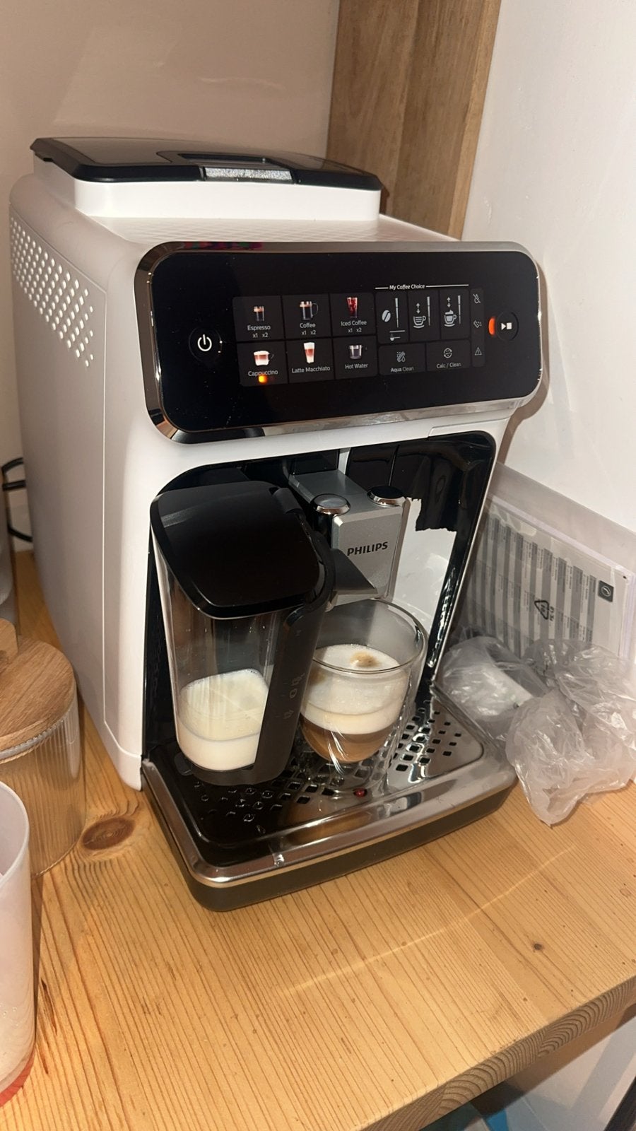 Philips volautomatische espressomachine met melkopschuimer, Afneembaar waterreservoir, Espresso apparaat, Zo goed als nieuw, 2 tot 4 kopjes